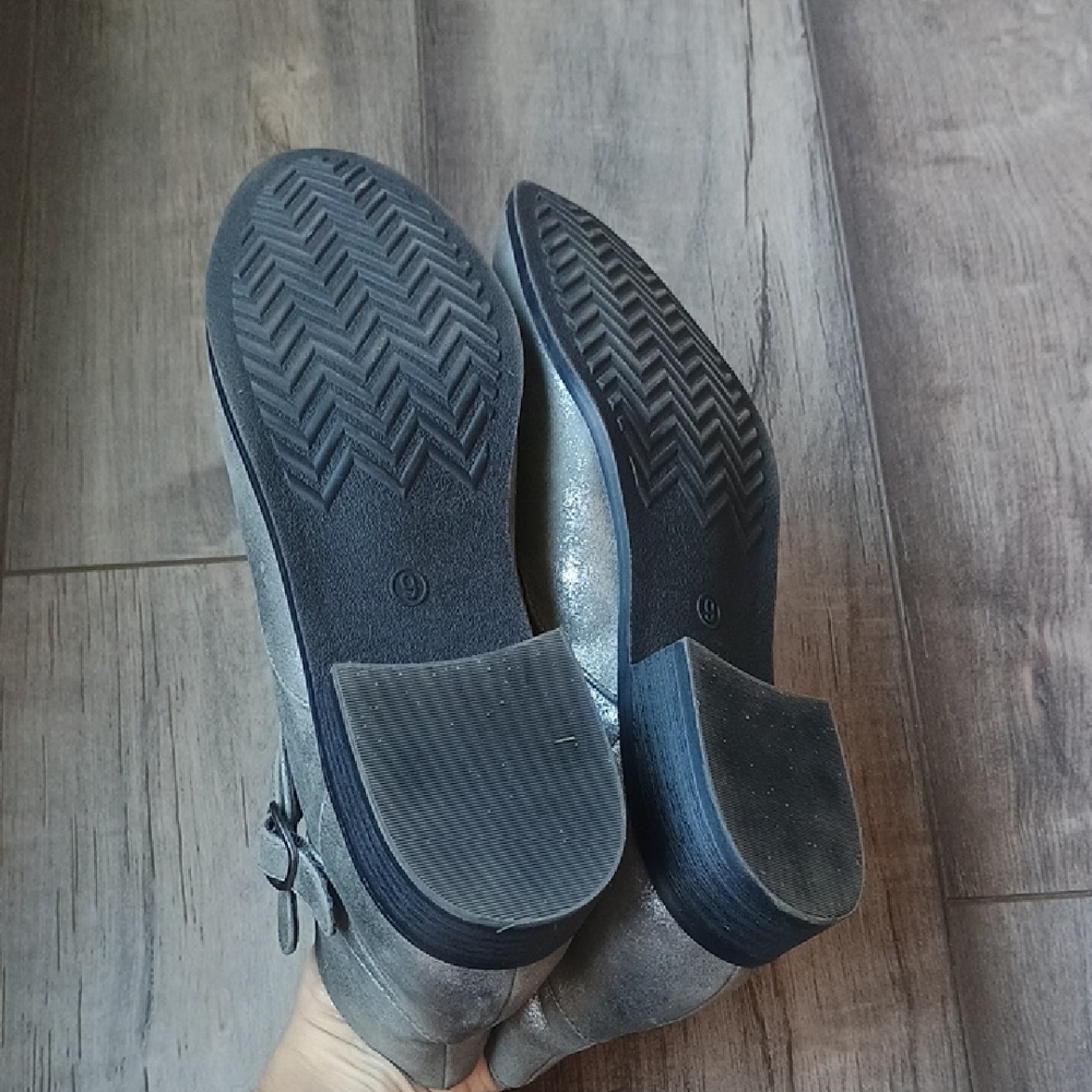 BC Footwear Metallic Silver Ankle Booties - Picture 7 of 8